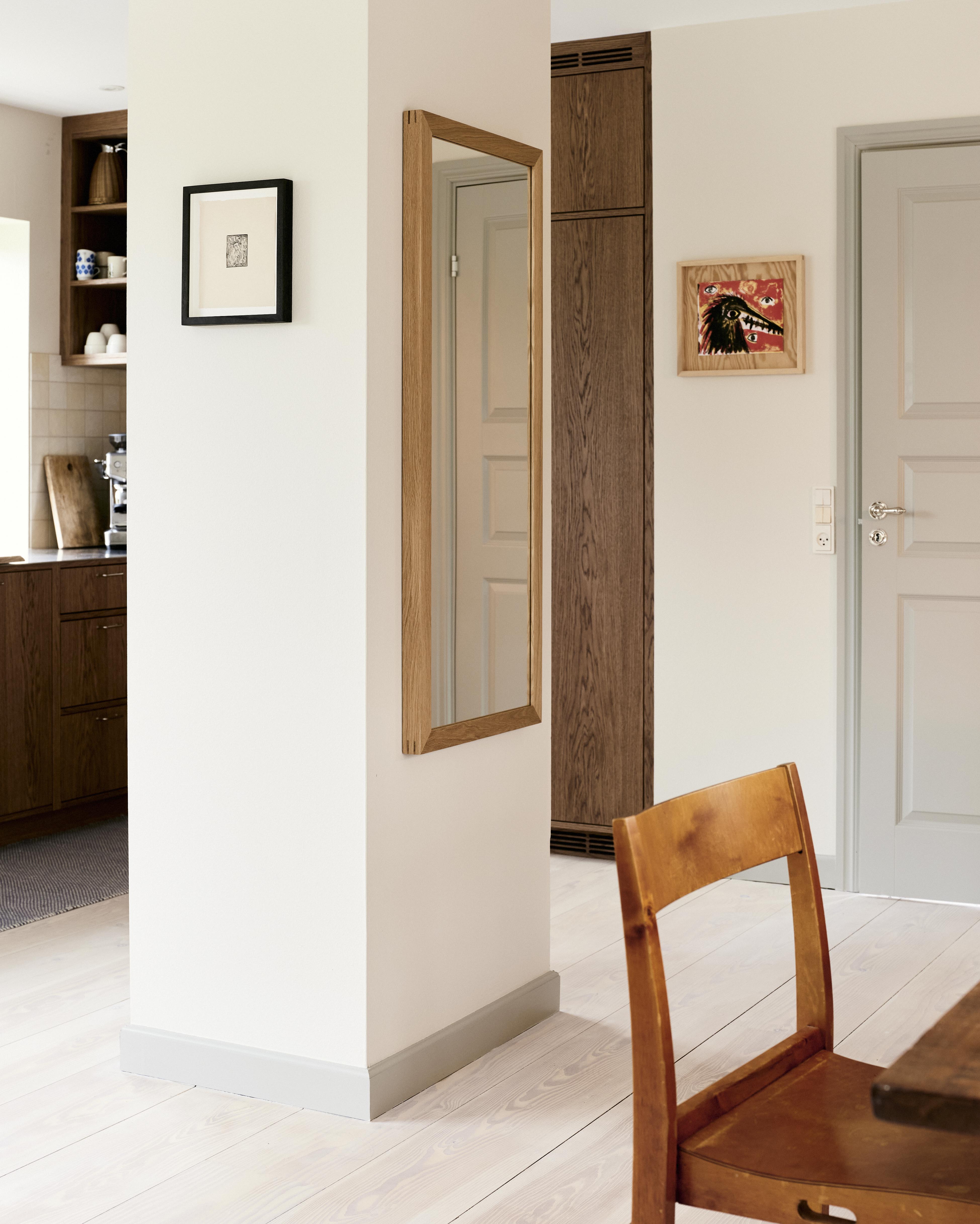 Rahmt-Furniture_LONG_MIRROR_NATURAL_OAK_LOW-RES_007_207cee4f-defb-4a41-bdf2-ec78adb99eb2.jpg