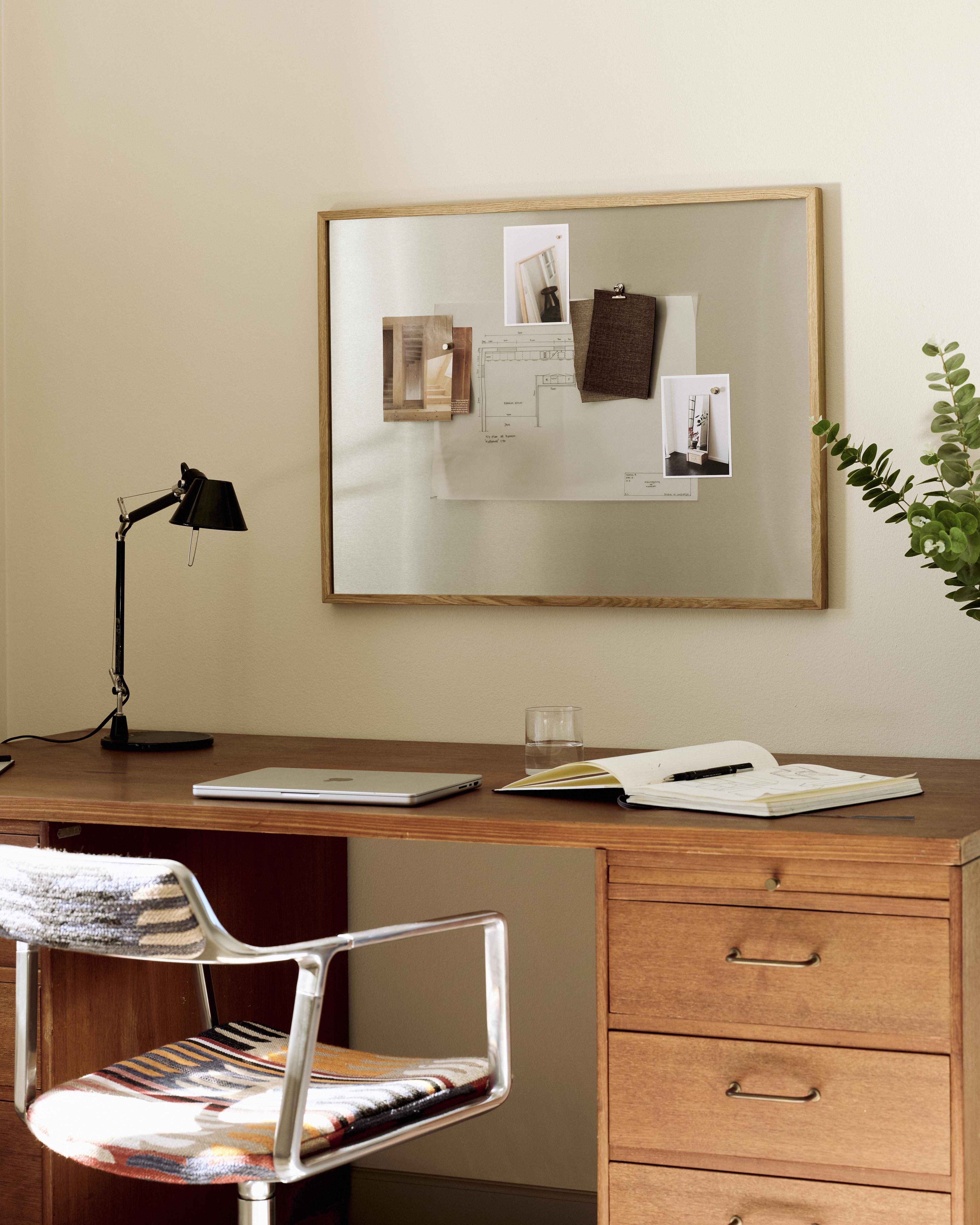 Rahmt-Furniture_MAGNETIC_STEEL_BOARD_NATURAL_OAK_LOW-RES_004.jpg